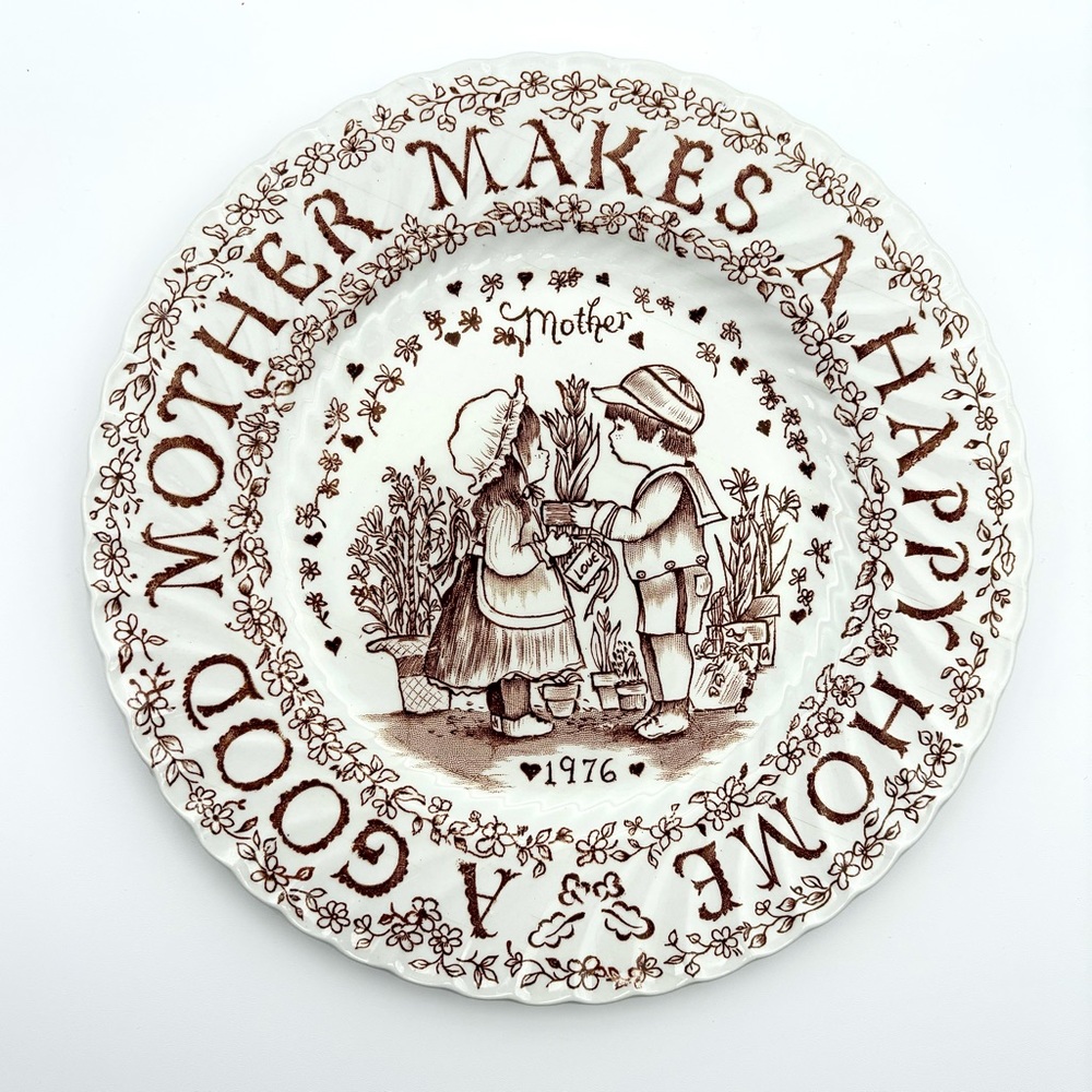 Vintage Royal Crownford 1976 Mother’s Tribute Collector Plate - Staffordshire
